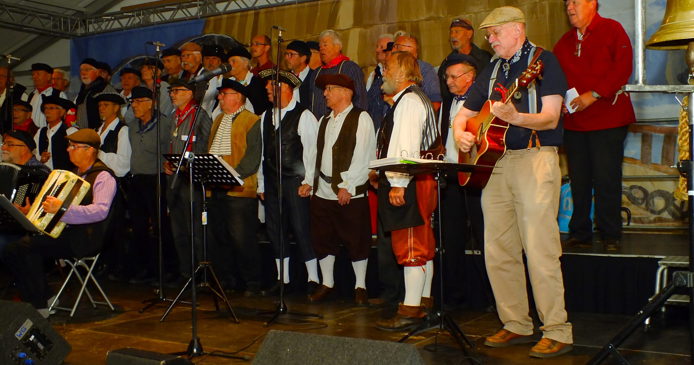 Internationale Shantyfestival laat koren rond de Leuvehaven en Plein 1940 horen 