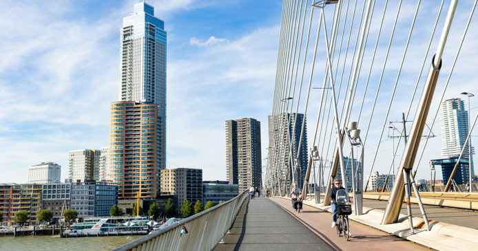 Toertocht van de Tour de France Femmes maakt fietsen over autovrije Coolsingel en Erasmusbrug mogelijk