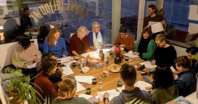 Toneelleesclub010 gaat nog vaker de wijk in